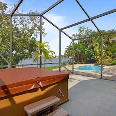 Palm Beach Gardens accommodation with pool in FL near 33418